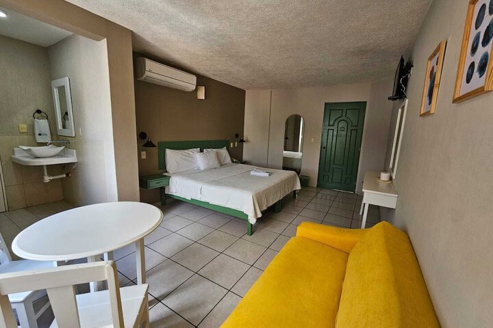 Room 6 of 32