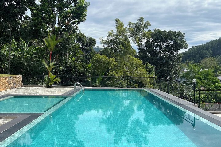 Pool Hotel