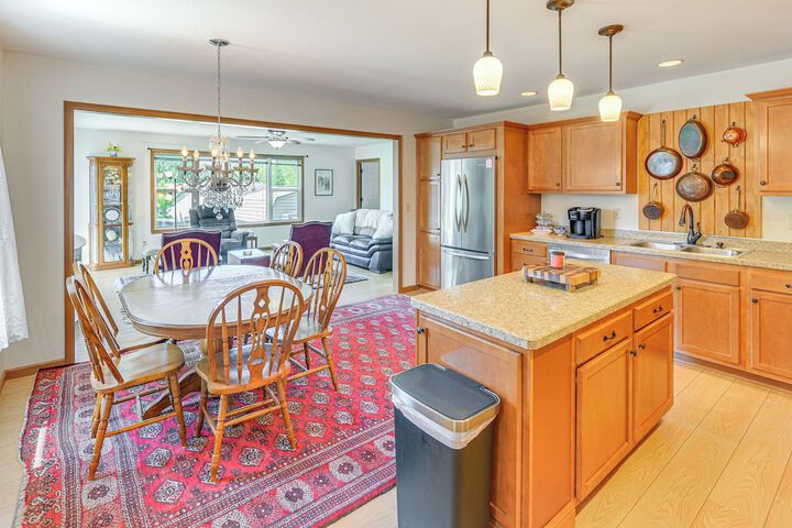 Wfh-friendly Columbiana Vacation Rental w / Deck!