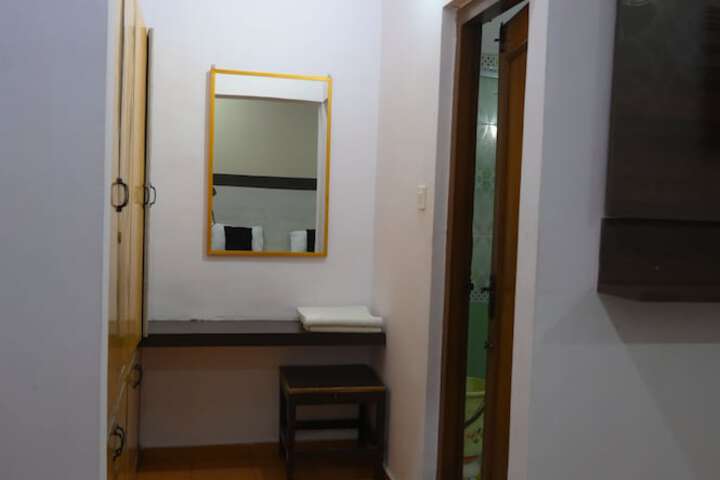Room 33 of 106