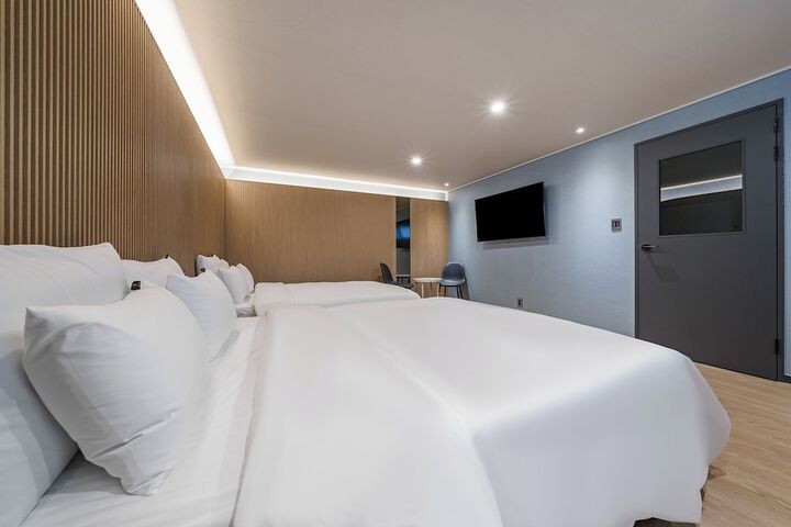 Room 12 of 41