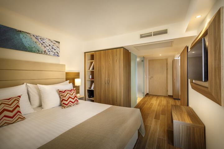 Room 30 of 94