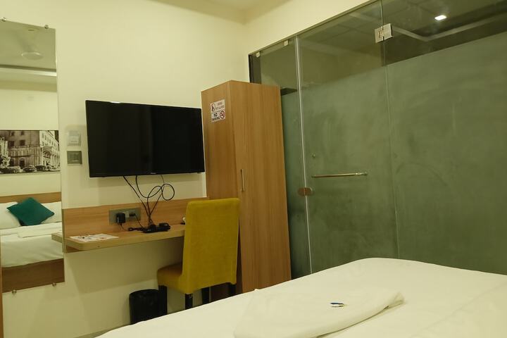 Room 8 of 43