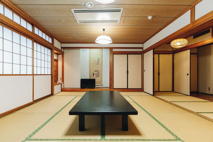 Room 11 of 14