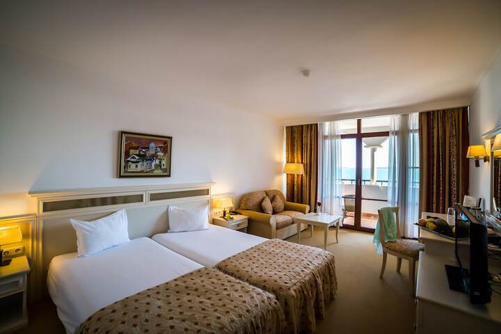 Room 21 of 173