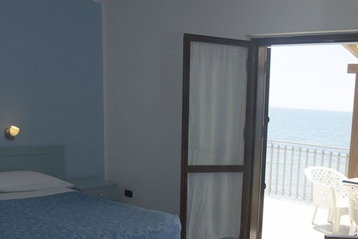 Room 21 of 37