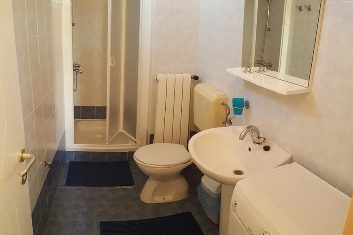 Room 8 of 19