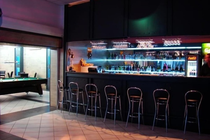 Lounge 43 of 53