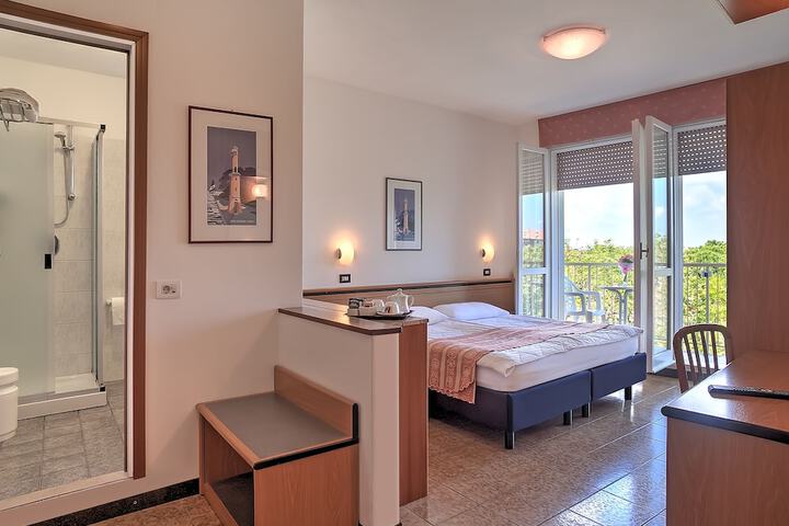 Room 6 of 42