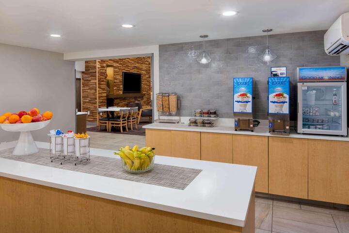 Image of La Quinta Inn Suites by Wyndham Perry