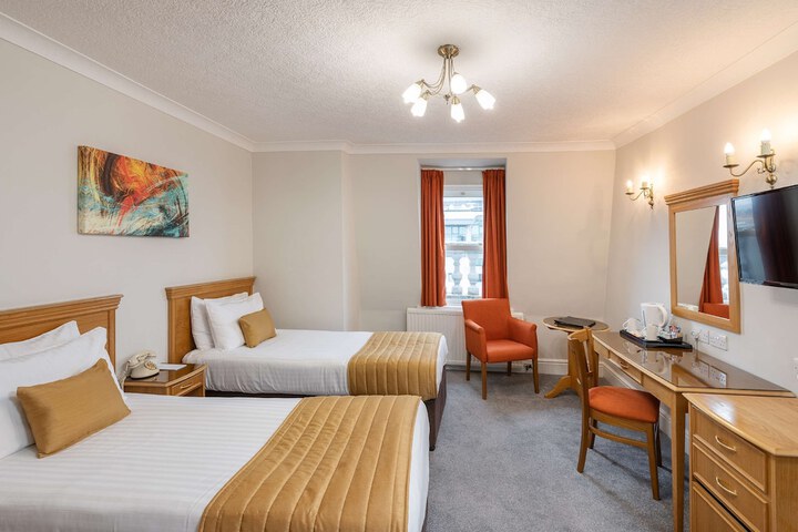 Room 34 of 109