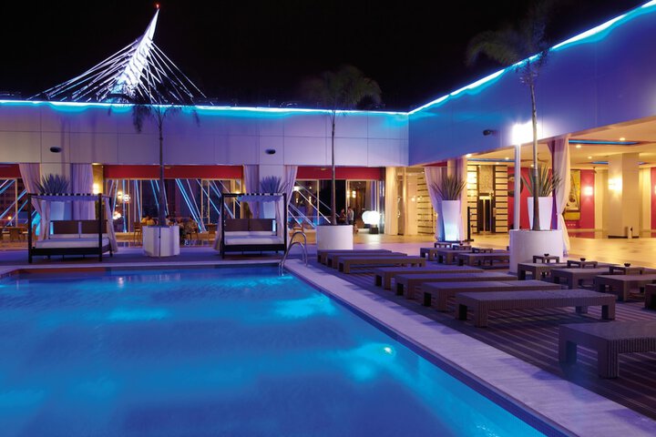 Hotel Pool