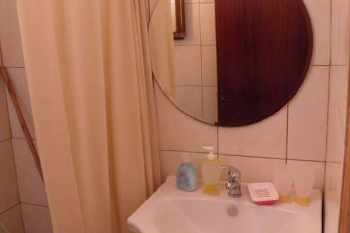 Room 8 of 16