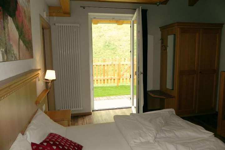 Room 5 of 61