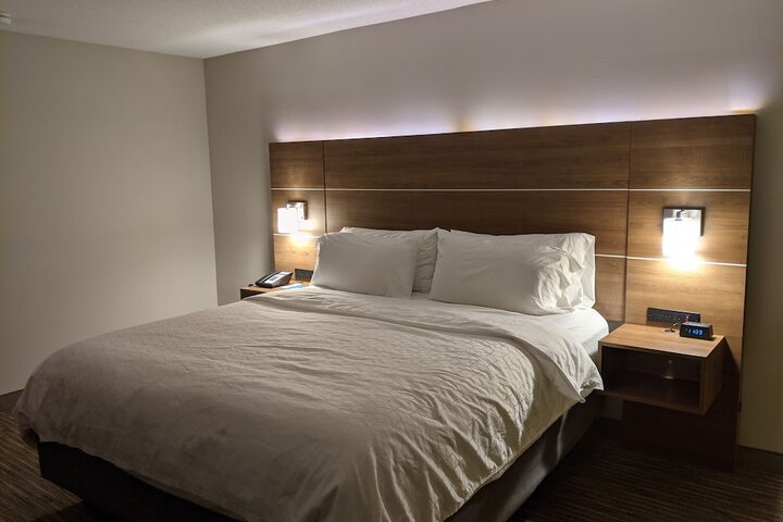 1 King Bed (9 of 11)
