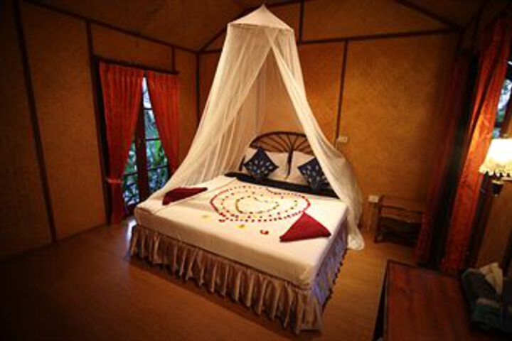 Bamboo Tropical Lounge Hotel