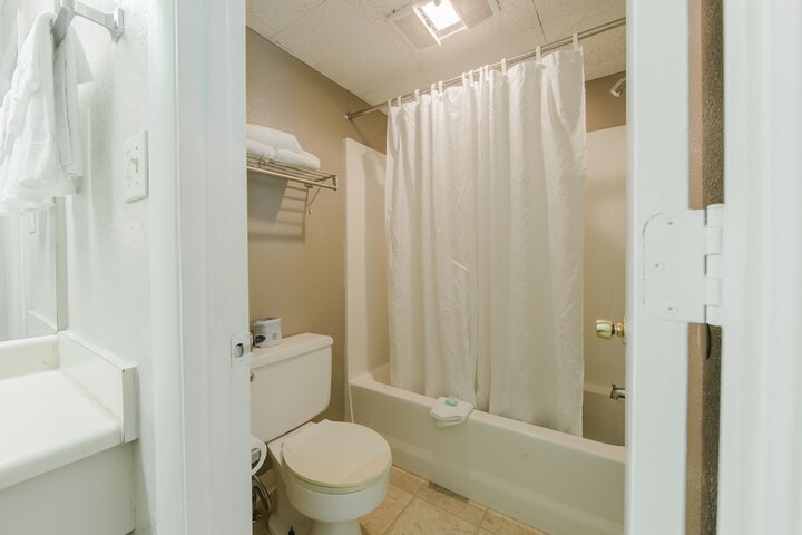 2 Double Beds (5 of 10)