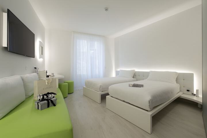 Room 9 of 21