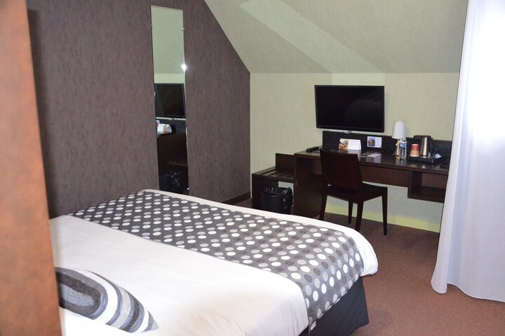 Room 4 of 44