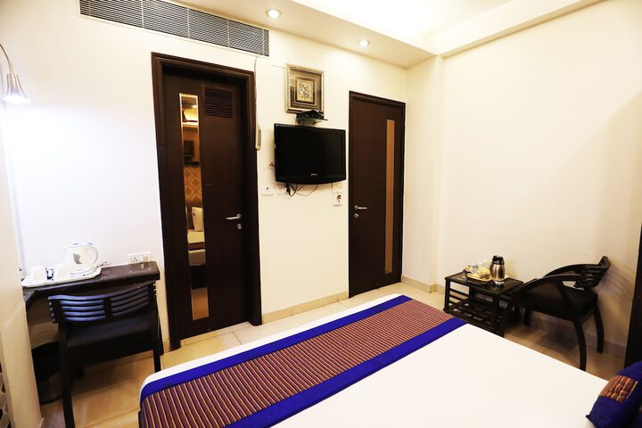 Room 6 of 31