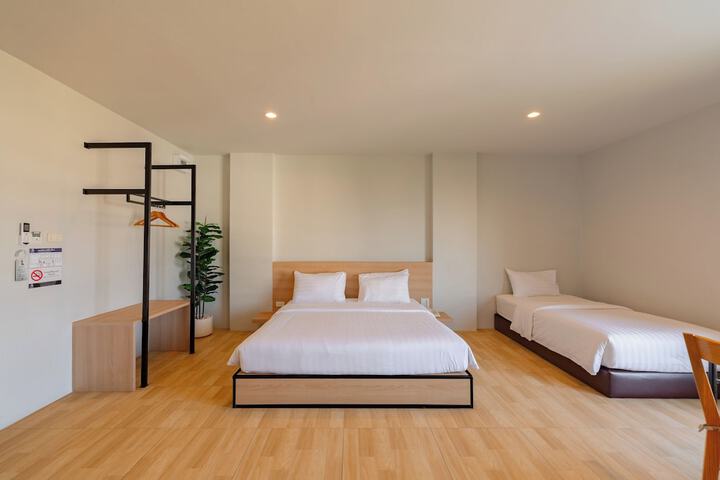 Room 3 of 32