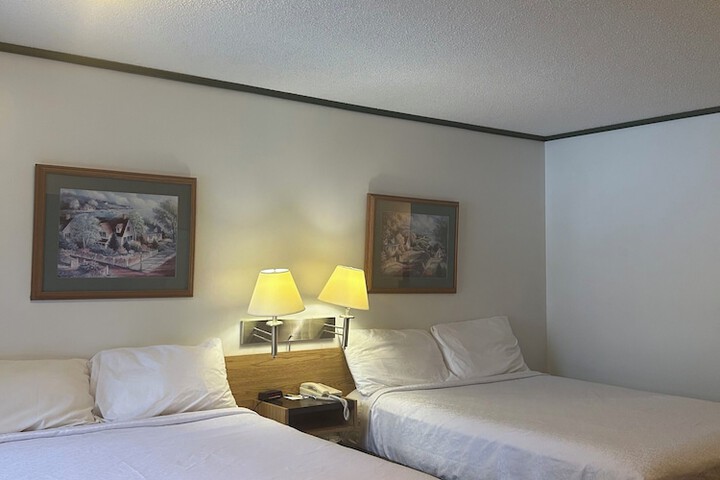 Room 6 of 12