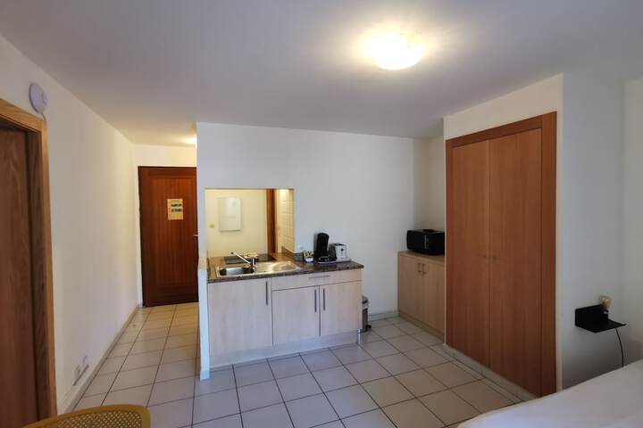 Room 12 of 38