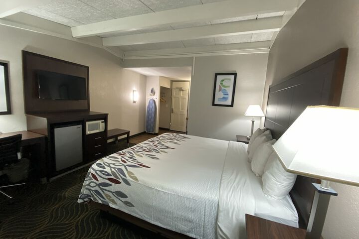 Room 18 of 35
