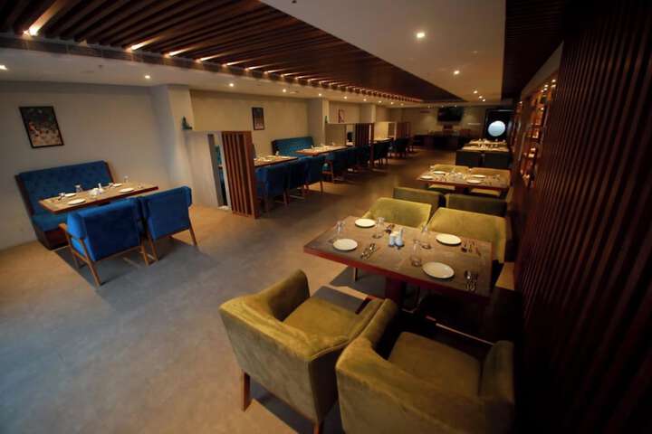 Dining 16 of 25