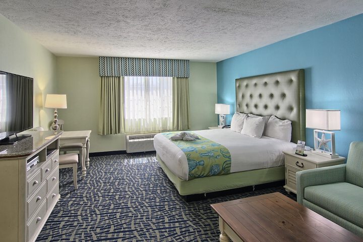 1 King Bed Petite Non Beach View (17 of 33)