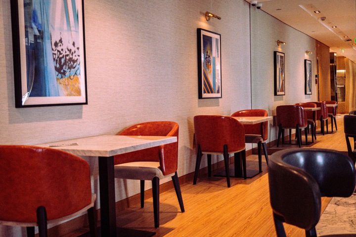 Lounge 92 of 100