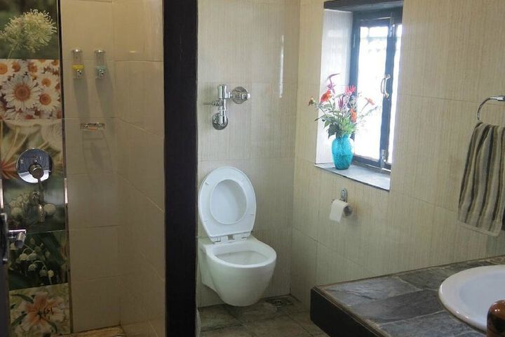 Room 7 of 8