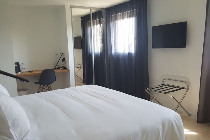 Room 3 of 71