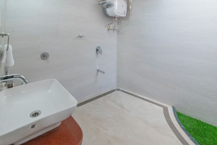 Room 12 of 24