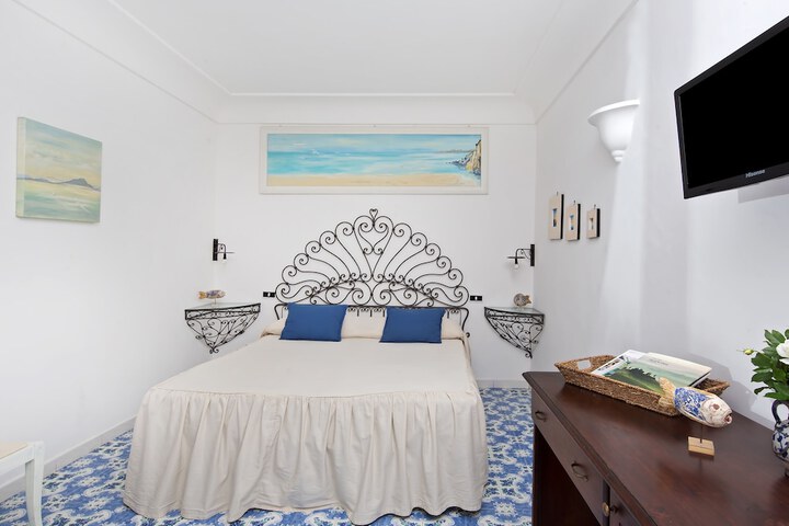 Room 5 of 35