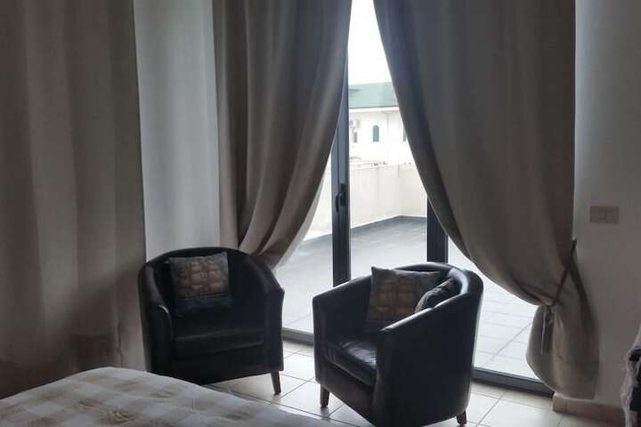 Room 10 of 12