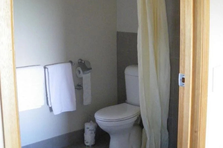 Room 4 of 9