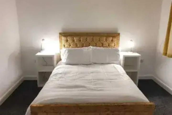 Room 4 of 17