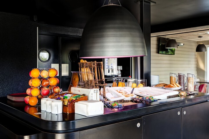 Breakfast/Coffee Service 32 of 41