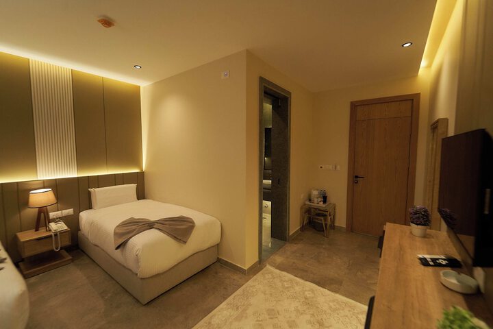 Room 66 of 148
