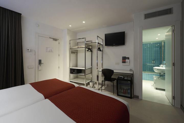 Room 21 of 57