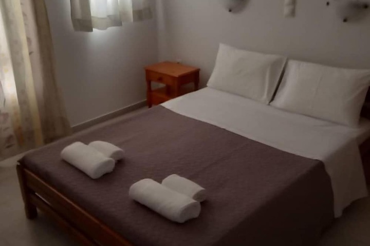 Room 4 of 10