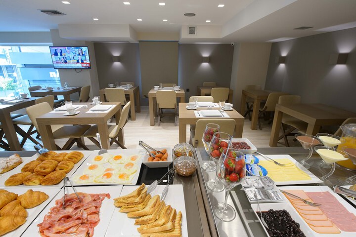 Dining 19 of 22