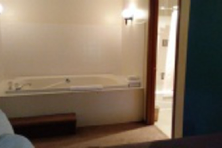 Hot Tub 210 of 348