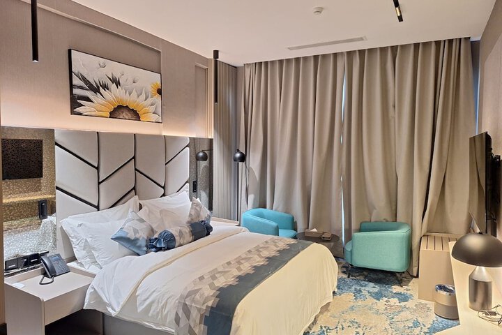 Room 5 of 17