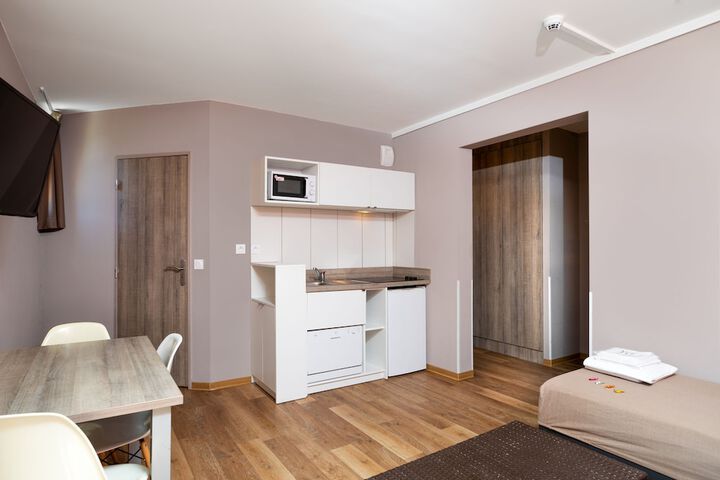 Room 33 of 127