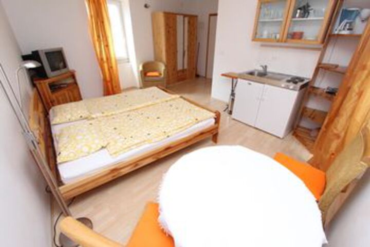 Room 16 of 42