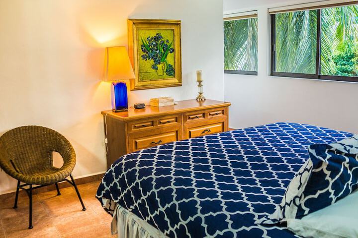 Room 3 of 102