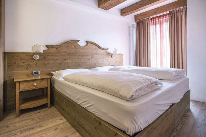 Room 4 of 32