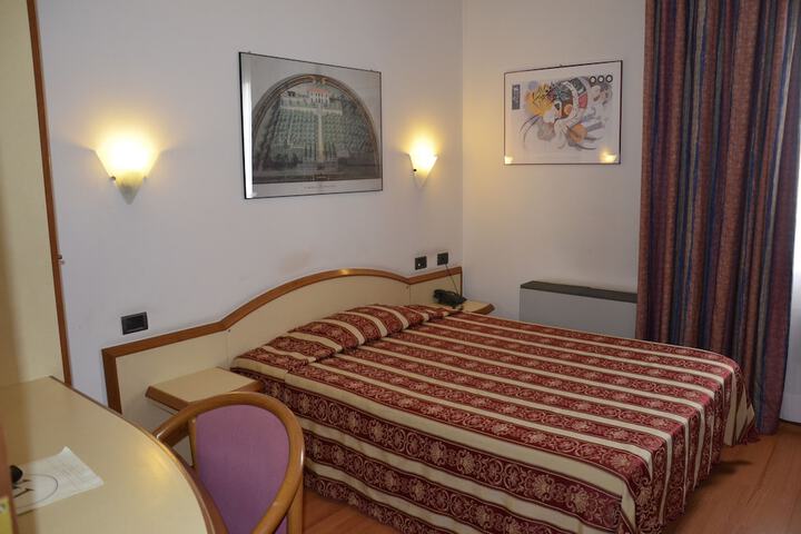 Room 6 of 26